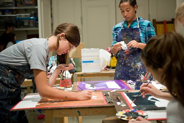 How to Teach Art Classes: Inspiring Creativity and Building Confidence